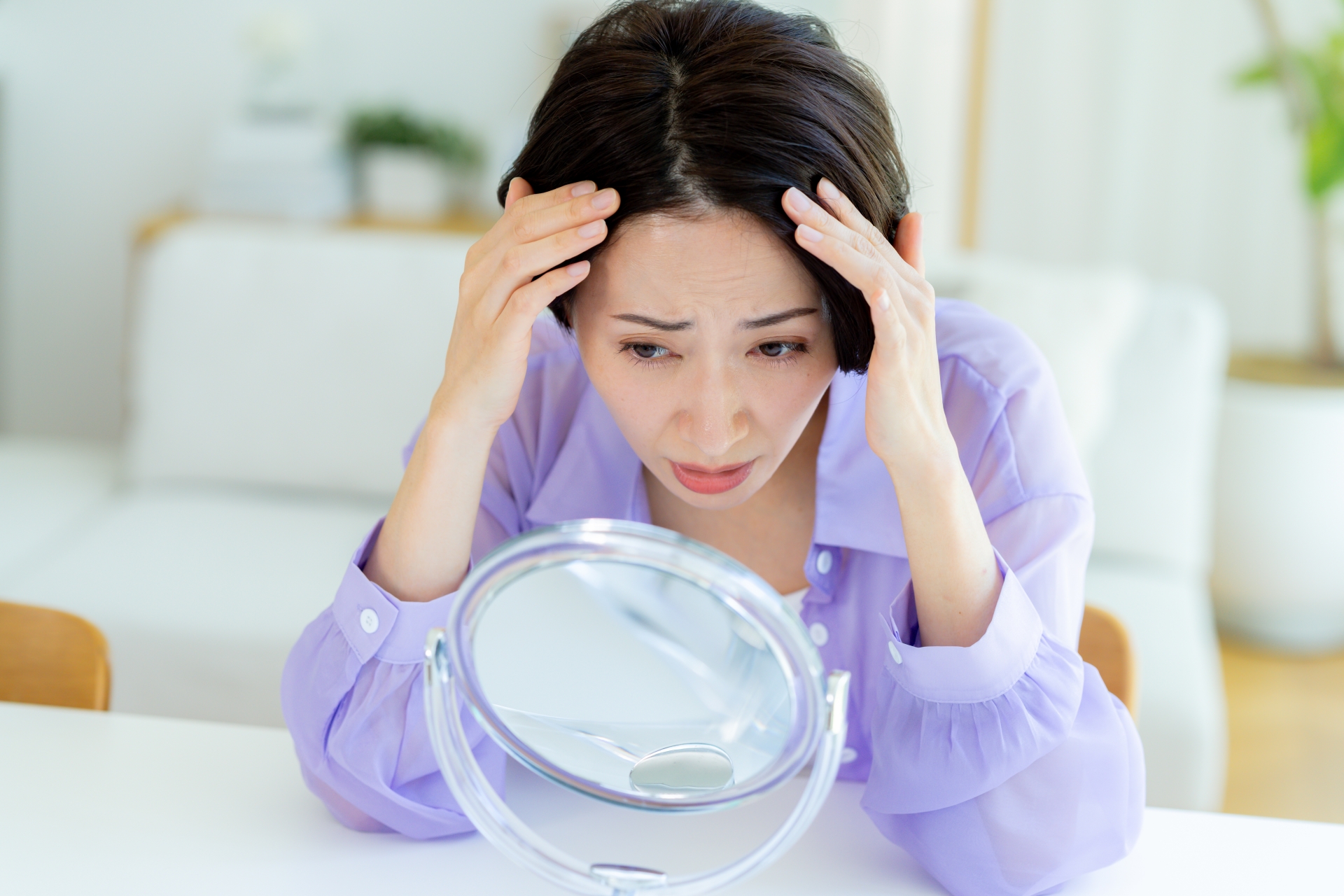 分け目が目立ち始めた薄毛女性へ！びまん性脱毛症の正しい理解と対策