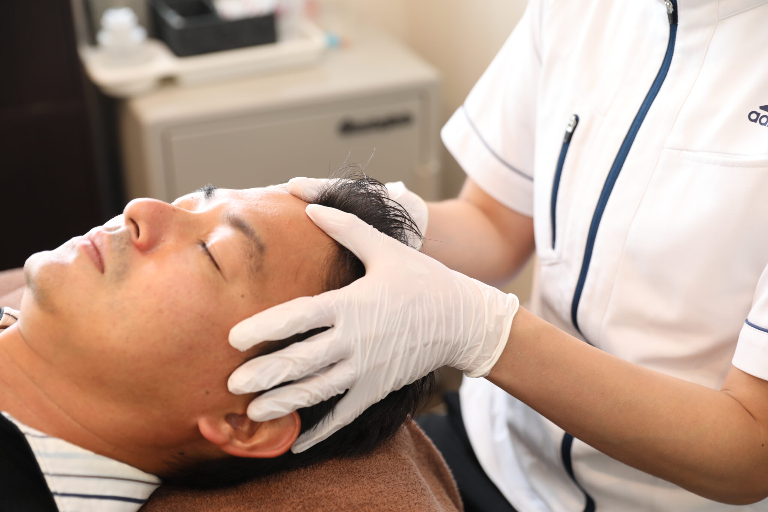 薄毛の悩みを諦めない！薬なしで再生力を引き出す専門サロンケア