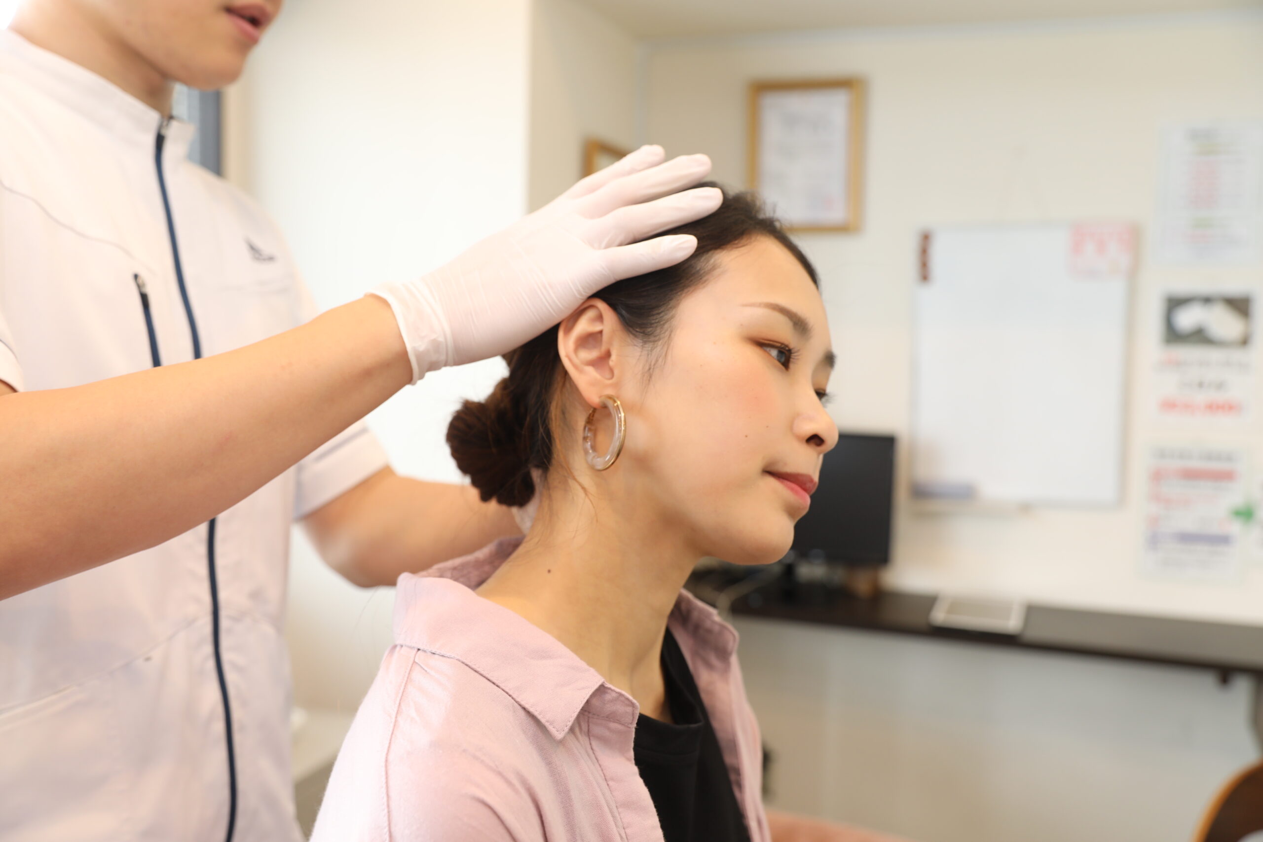 女性の薄毛悩みを解決する大阪の専門ケア｜薬に頼らない根本改善への道